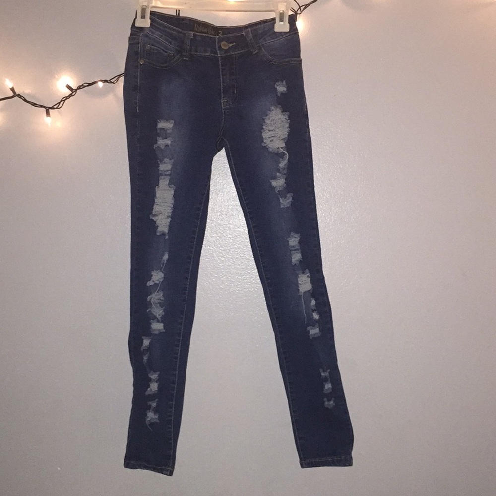 mid-waisted jeans